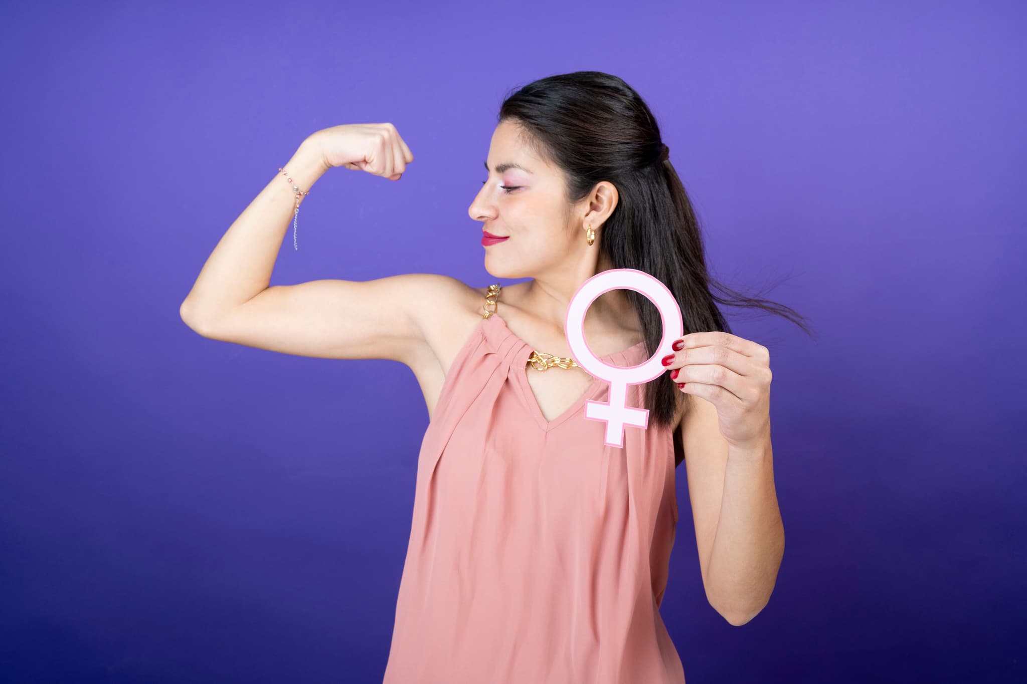 Testosterone in Women: Symptoms, Treatment, and What You Need to Know